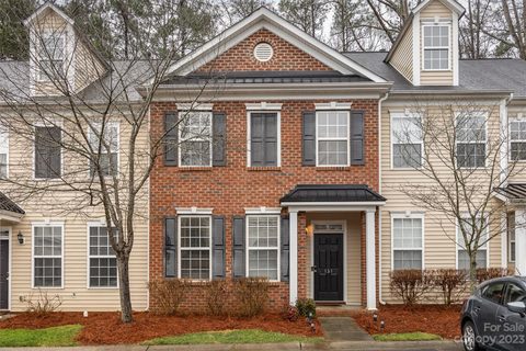 131 Charterhouse Lane sold townhome in Towne Square Townhomes At Regent Park, Fort Mill, SC