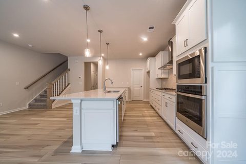109 E Forest Lake Boulevard