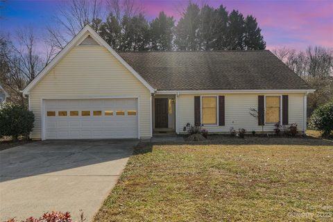 10000 Fairlea Drive sold home in Brynmoor, Charlotte, NC