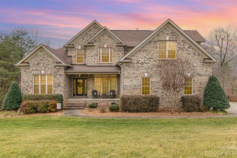 668 Briarwood Drive sold home in Clarendon Estates, Clover, SC