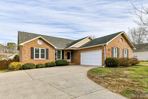 121 Walking Horse Run sold home in Chestnut Ridge, Stanley, NC