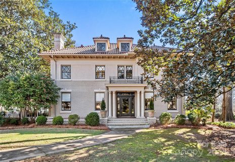 1601 Queens Road