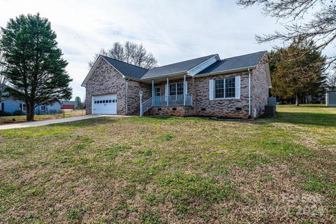 2085 Evergreen Drive sold home in South Lakes, Newton, NC