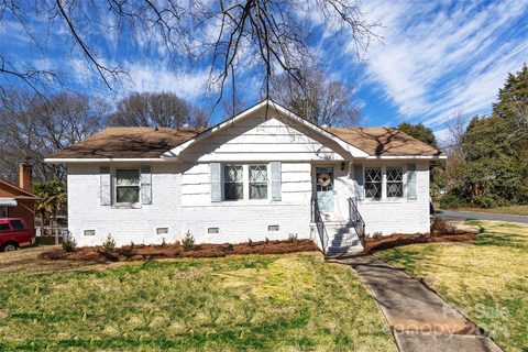1523 Edgewater Drive