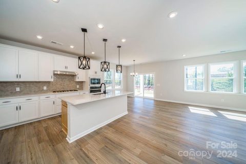 8137 Franklin Trail Street