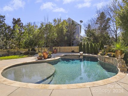444 Pinnacle Lane