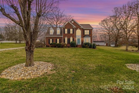 306 Gaston Court sold home in Greenbriar Farms, Statesville, NC