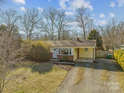 207 Sherwood Road sold home in Sherwood Forest, Swannanoa, NC
