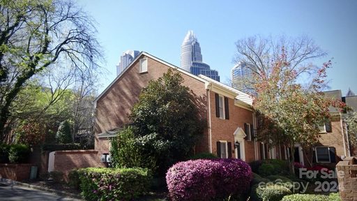 500 Poplar Street E sold townhome in Hackberry Court, Charlotte, NC