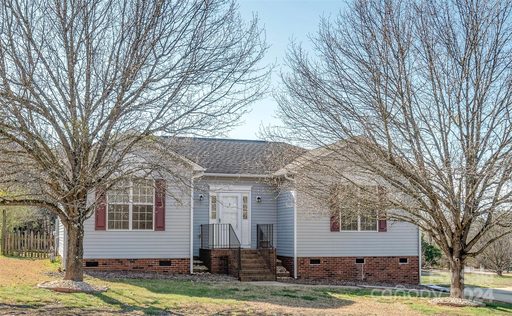 909 Blackstone Lane