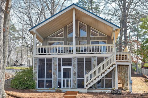 242 N Shoreline Drive sold home in Dixie Shores, Badin Lake, NC