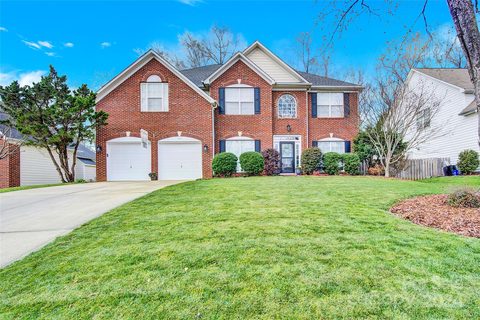 9331 Autumn Applause Drive sold home in Blakeney Heath - Fieldstone, Charlotte, NC