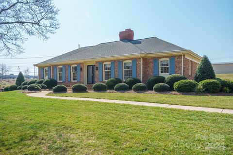 1020 E 23rd Street sold home in Brookwood Hills, Newton, NC