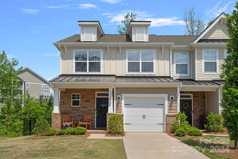 2210 Bexar Trail sold home in The Townhomes at McKee Glen, Matthews, NC