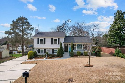5611 Cherrycrest Lane sold home in Montclaire South, Charlotte, NC