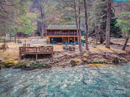 2761 Green River Cove Road sold home in White Water Mountain, Saluda, NC