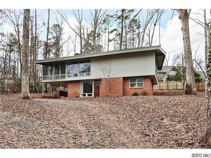 9324 Valley Road