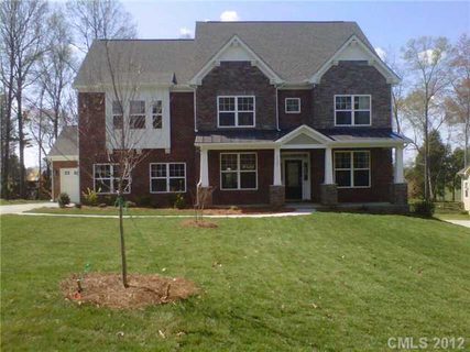 1924 Kings Manor Court 13