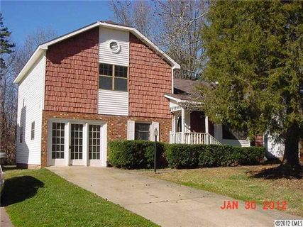908 Highland Mist Lane