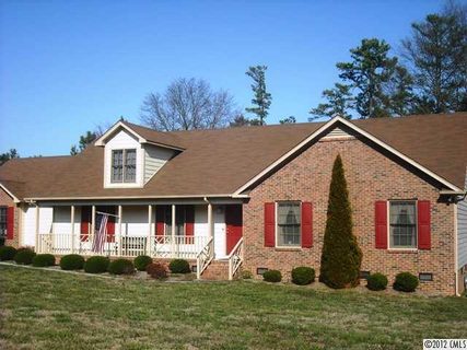 1800 Hollyberry Court