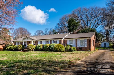 6012 Lake Forest Road sold home in Lake Forest, Charlotte, NC