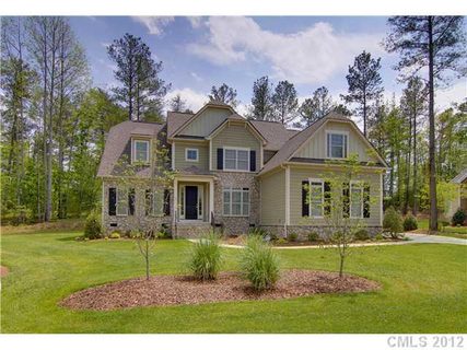 136 Lakeshore Hills Drive