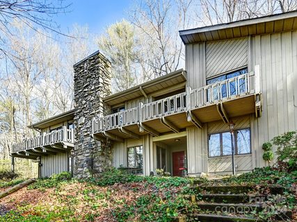 208 Estate Drive sold home in Chanteloupe Ctry Est, Hendersonville, NC
