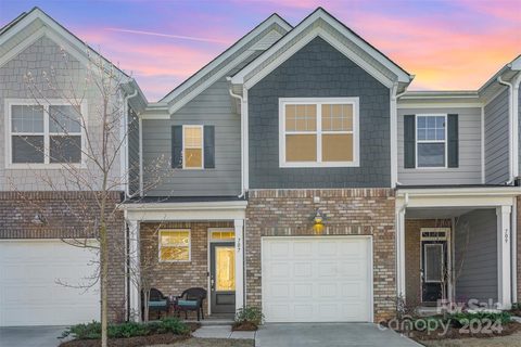 707 Still Oak Trail sold townhome in Windhaven, Tega Cay, SC