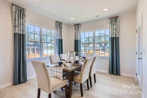 188 White Apple Way BF5 78