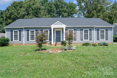 5436 Doverstone Court sold home in Heather Glen, Charlotte, NC