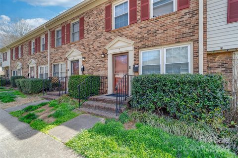 1236 Archdale Drive E