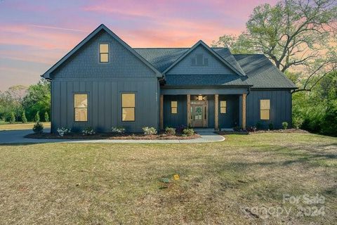5201 Meadowland Parkway sold home in Hidden Meadows, Monroe, NC