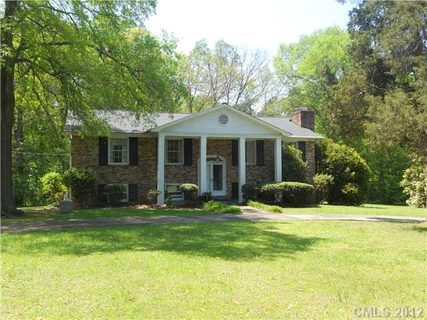 8101 Knollwood Circle