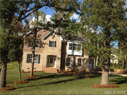 1913 Kings Manor Court 34