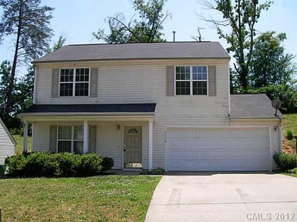 11112 Olde English Drive sold home in Fox Glenn, Charlotte, NC