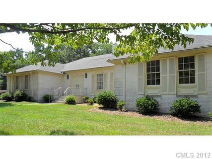 800 Woodhaven Drive 1