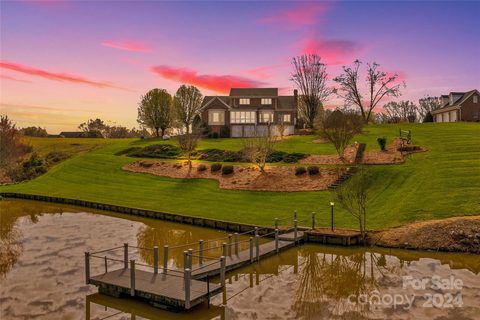 157 Twin Lakes Drive sold home in Fort Dobbs Farms, Statesville, NC