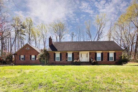304 Fallingbrook Drive