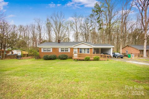 5313 Pinebrook Drive sold home in Lewis Forest, Charlotte, NC