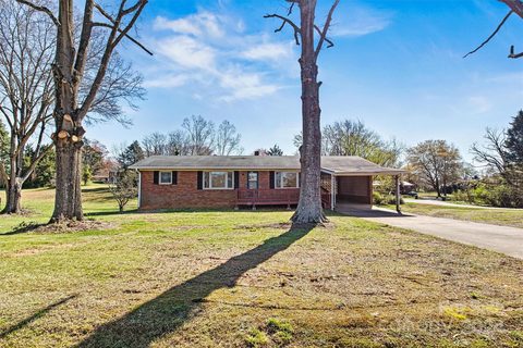 195 3rd Creek Road sold home in Suburban Acres, Statesville, NC