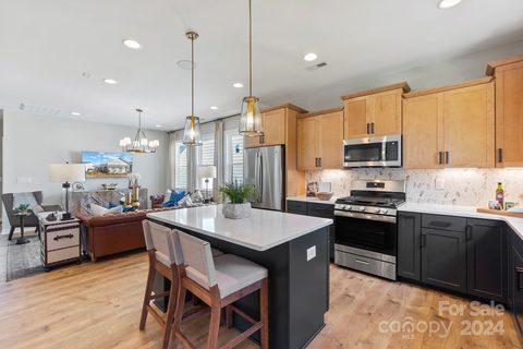 251 Portrait Way