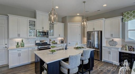 401 Portrait Way