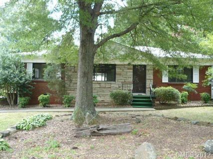 215 Ne Goodman Circle