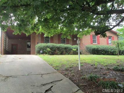 227 Sw Stonewall Circle