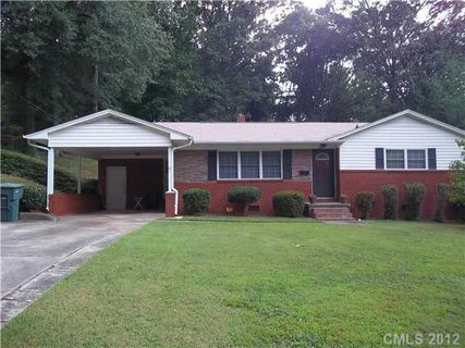 813 Paramount Circle