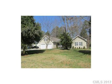 2526 Lakeview Circle