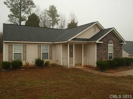 10911 Olde English Drive sold home in Fox Glenn, Charlotte, NC