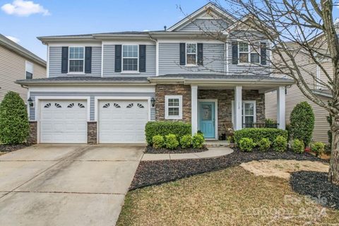 112 Sand Spur Drive