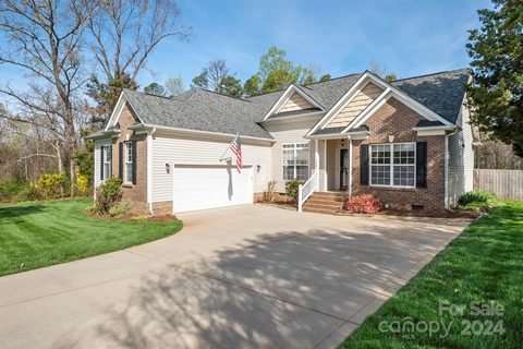7668 Old Post Road sold home in Deertrack, Denver, NC