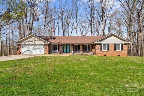 820 E 24th Street sold home in Brookwood Hills, Newton, NC